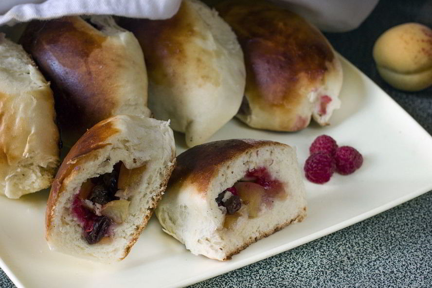 Рецепт безопарных пирожков с абрикосом и малиной