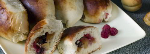 безопарные пирожки с абрикосом и малиной. Шаг 10