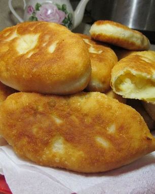 Дрожжевые пирожки в хлебопечке с картошкой несладкие