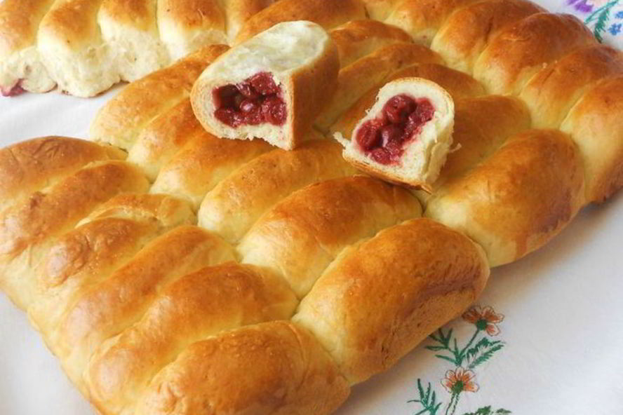 Рецепт маминых пирожков с вишней