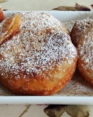 Нежные пирожки с яблоками