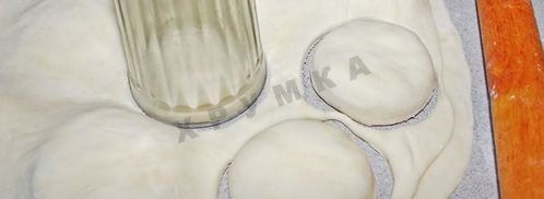 пирожки бомбочки с помидорами и сыром. Шаг 11