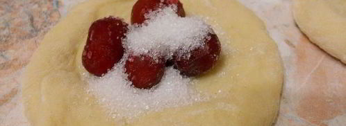 пирожки с вишней духовые. Шаг 3