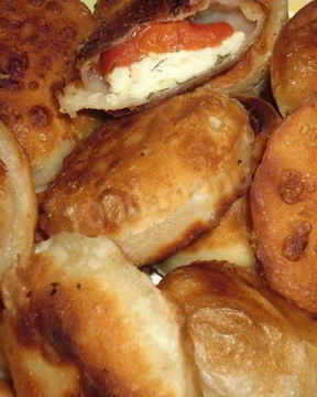 Пирожки жареные с творогом и помидорами