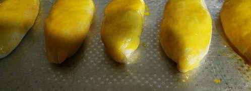 сладкие печеные пирожки с абрикосами. Шаг 10