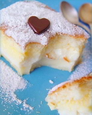 Нежные пирожные в сахарной пудре