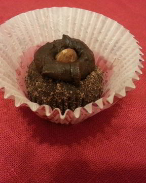 Пирожное Картошка с вишней и миндалем