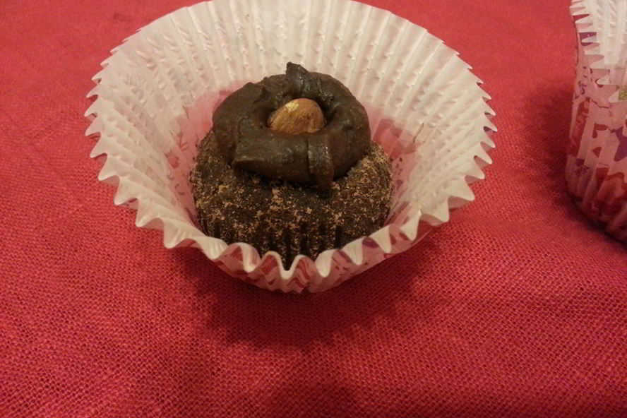 Рецепт пирожного картошка с вишней и миндалем