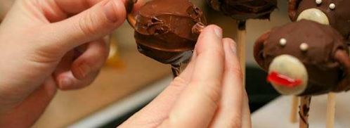 пирожное на палочке в виде обезьяны. Шаг 12