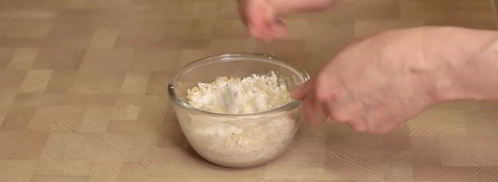 пирожные из орехового бисквита с вишневым кремом. Шаг 3