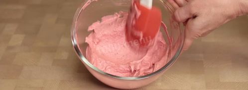 пирожные из орехового бисквита с вишневым кремом. Шаг 12