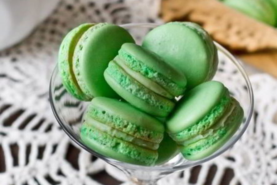 Рецепт пирожных макарон с мятным ганашем
