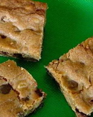 Пирожные с шоколадом и карамелью