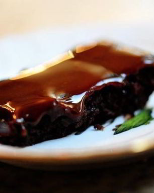 Шоколадные пирожные в глазури