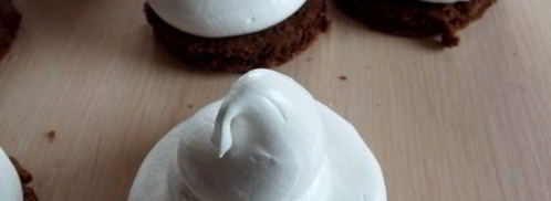 зефирное пирожное с малиновым конфи. Шаг 28