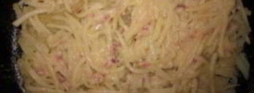 картофельная пицца с колбасой на сковороде. Шаг 5