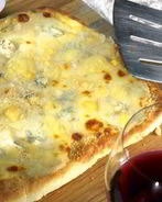 Пицца Четыре сыра на оливковом масле