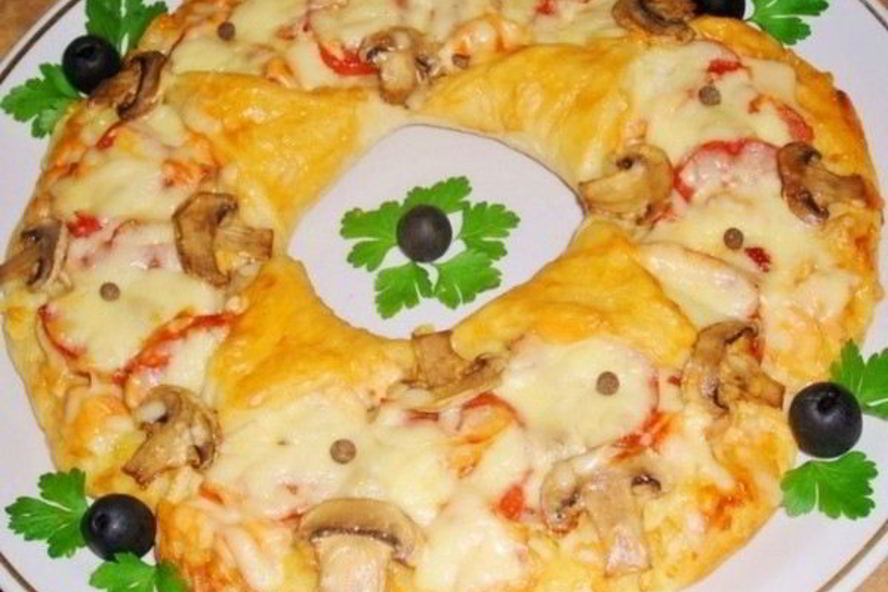 Рецепт пиццы рождественский венок с соусом энчилада