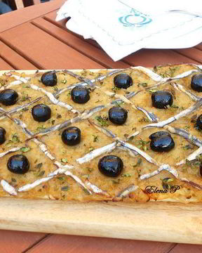 Пицца с анчоусами