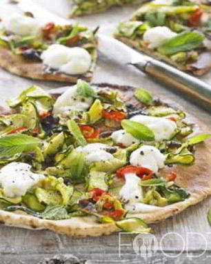 Пицца с кабачком, перцем чили и мятой