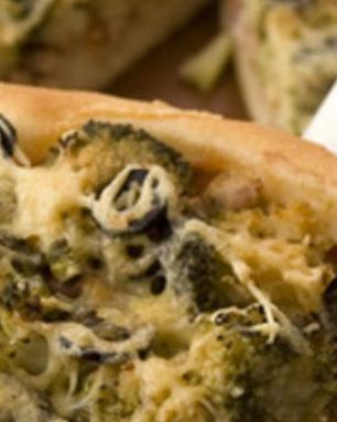 Пицца с морепродуктами и брокколи