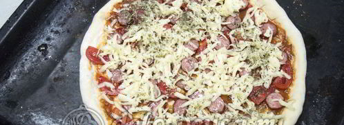 пицца с сосисками и помидорами. Шаг 10