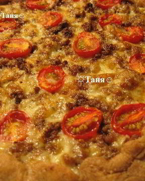 Пицца в глубокой посуде многослойная