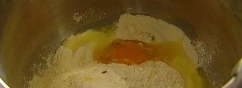 творожные пончики с изюмом. Шаг 3