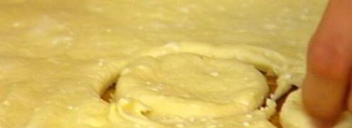 творожные пончики с изюмом. Шаг 5