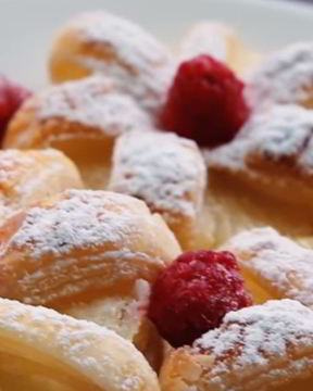 Простые слойки с ананасами