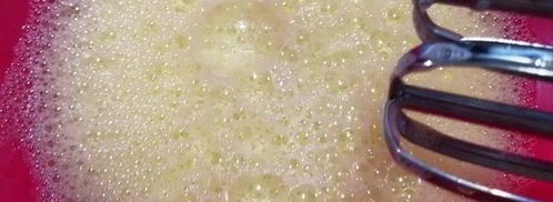 классическая шарлотка с яблоками и нектаринами. Шаг 5