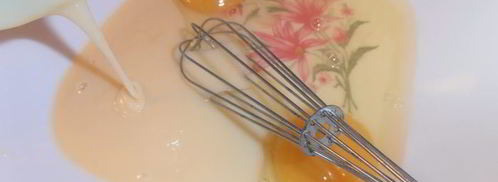 ореховая шарлотка на сгущенке. Шаг 4