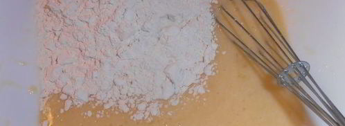 ореховая шарлотка на сгущенке. Шаг 6