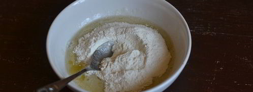 шарлотка с вишней. Шаг 4