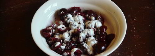 шарлотка с вишней. Шаг 7