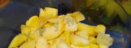 шарлотка с яблоками в мультиварке с манкой. Шаг 3