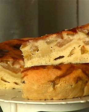 Шарлотка с яблоками в мультиварке яблочная