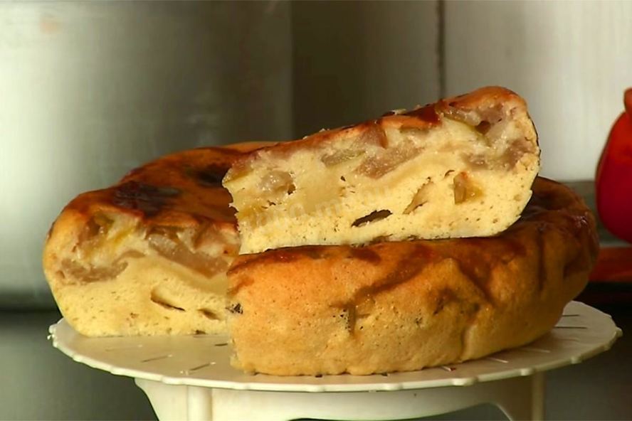 Рецепт шарлотки с яблоками в мультиварке яблочная