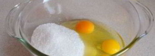 шарлотка с яблоками в скороварке. Шаг 3