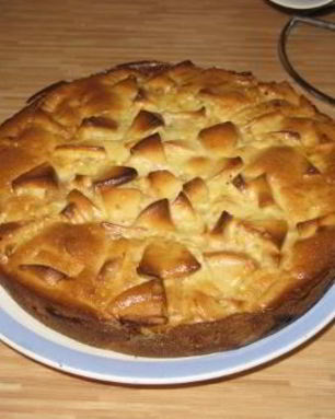 Шарлотка со сметаной и яблоками