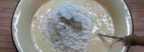 шарлотка со сметаной и яблоками. Шаг 4