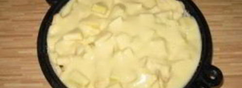 шарлотка со сметаной и яблоками. Шаг 8
