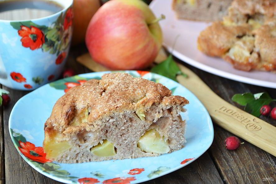 Рецепт шоколадной шарлотки с яблоками