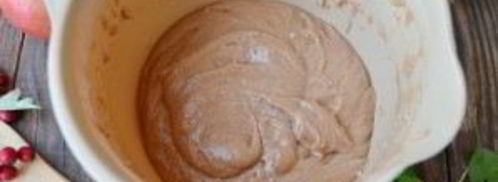 шоколадная шарлотка с яблоками. Шаг 7