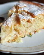 Творожная яблочная шарлотка