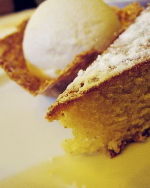 Яблочная шарлотка на сковороде