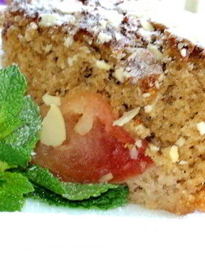 Яблочная шарлотка с абрикосовым конфитюром