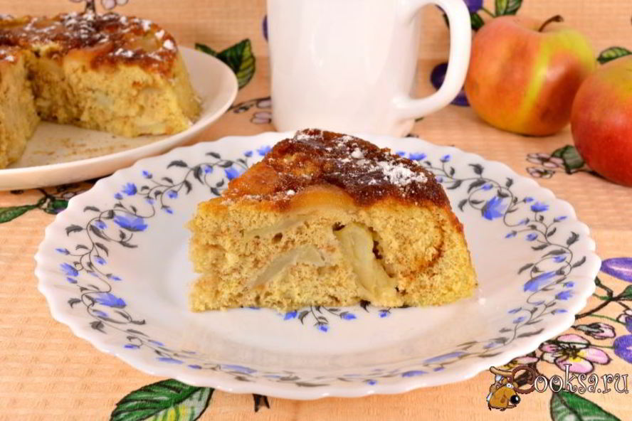 Рецепт яблочной шарлотки с карамелью в микроволновке