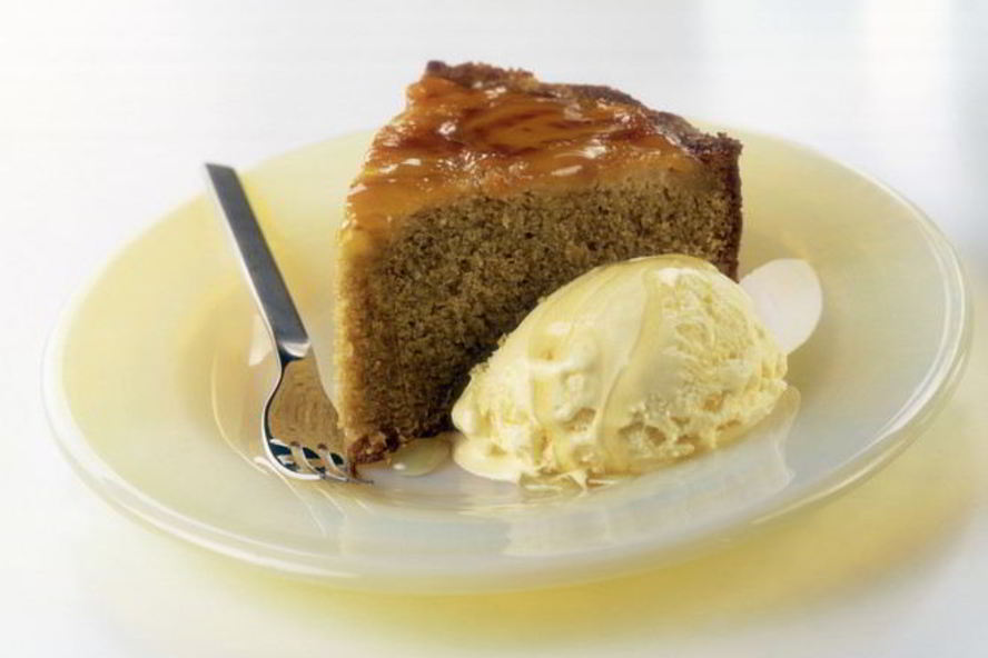 Рецепт яблочной шарлотки с медом и корицей