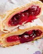 Австрийский штрудель с вишнями